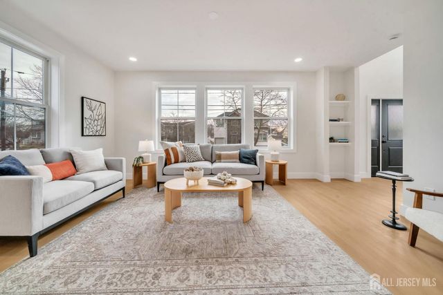 66 Garden Terrace, Edison, NJ 08817