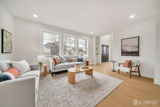 66 Garden Terrace, Edison, NJ 08817