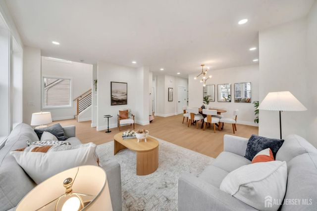 66 Garden Terrace, Edison, NJ 08817