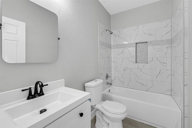 12009 Meadowgreen Street A, Houston, TX 77076