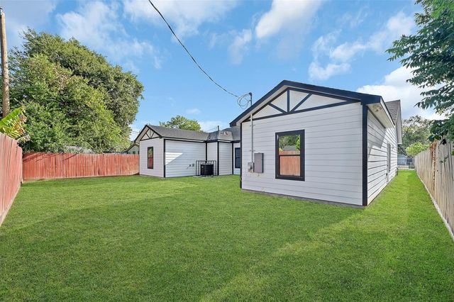 12009 Meadowgreen Street A, Houston, TX 77076