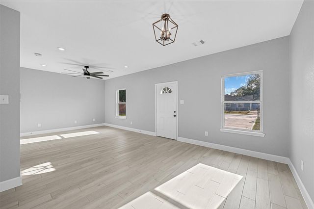 12009 Meadowgreen Street A, Houston, TX 77076