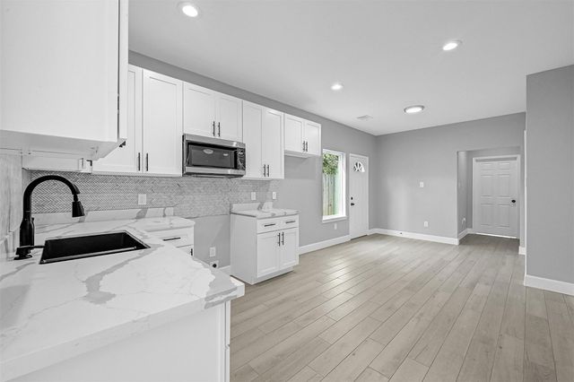 12009 Meadowgreen Street A, Houston, TX 77076