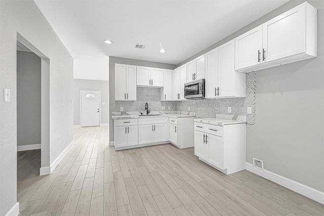 12009 Meadowgreen Street A, Houston, TX 77076