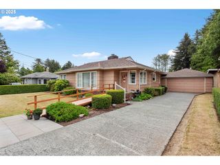 90880 ROBERTSON Ln, Coos Bay, OR 97420