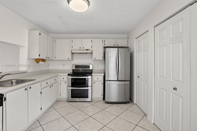 10845 NW 8th St, Pembroke Pines, FL 33026