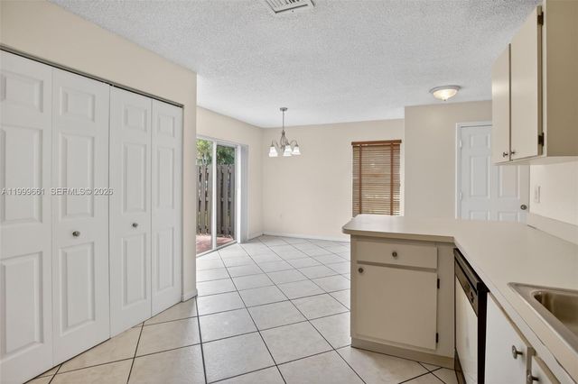 10845 NW 8th St, Pembroke Pines, FL 33026