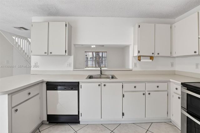 10845 NW 8th St, Pembroke Pines, FL 33026