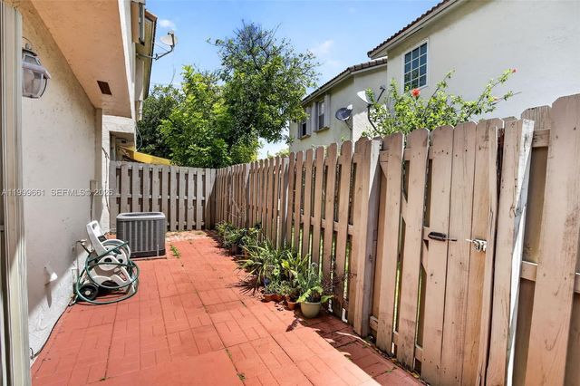 10845 NW 8th St, Pembroke Pines, FL 33026