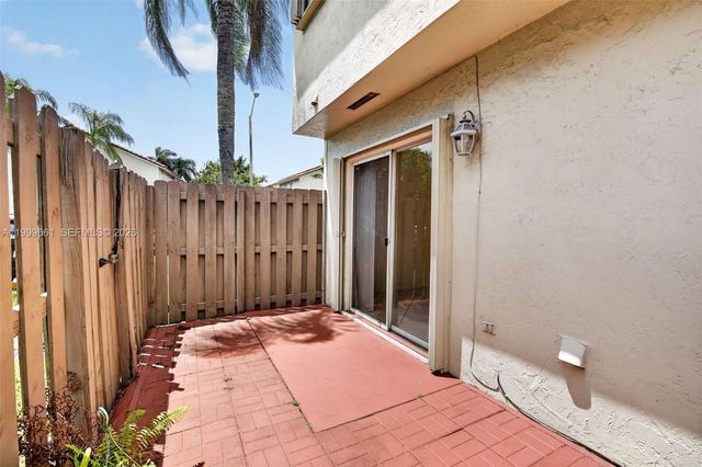 10845 NW 8th St, Pembroke Pines, FL 33026