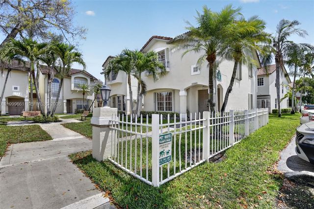 10845 NW 8th St, Pembroke Pines, FL 33026