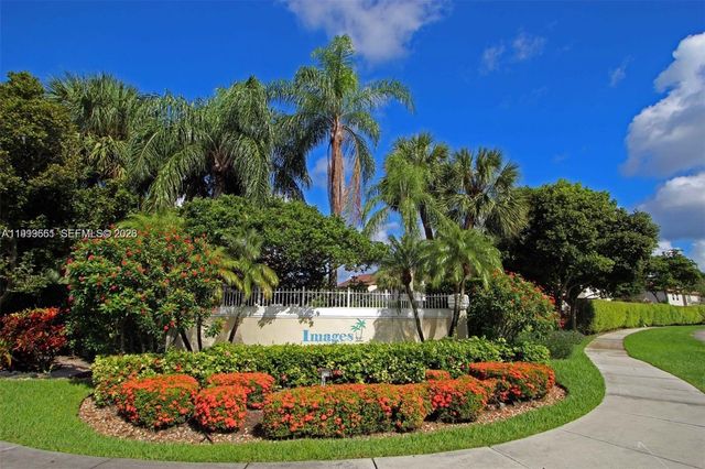 10845 NW 8th St, Pembroke Pines, FL 33026