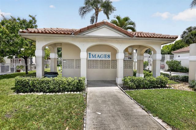 10845 NW 8th St, Pembroke Pines, FL 33026