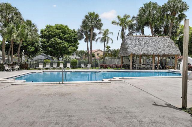 10845 NW 8th St, Pembroke Pines, FL 33026