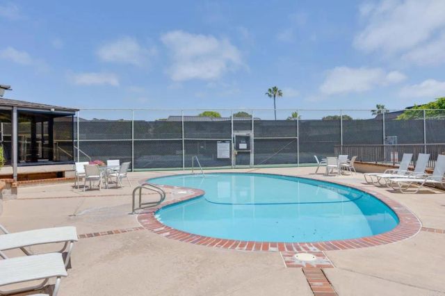 806 S Sierra Avenue, Solana Beach, CA 92075