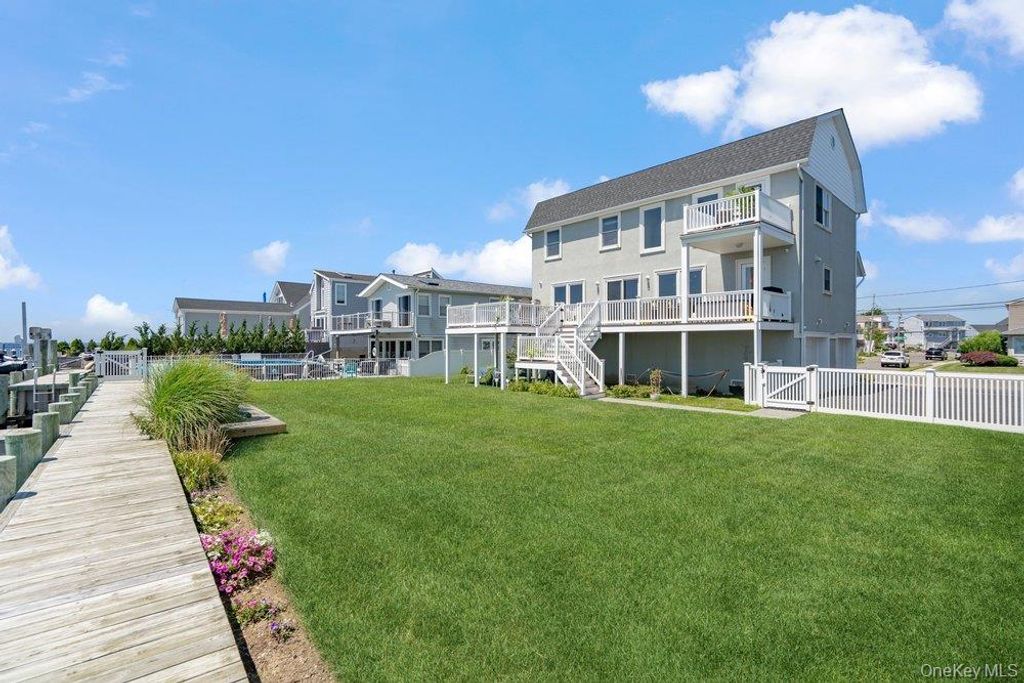 30 Milton Road, Babylon, NY 11702