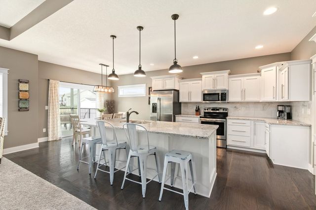 802 NW Seasons Drive, Ankeny, IA 50023