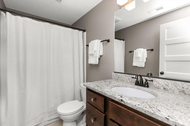 802 NW Seasons Drive, Ankeny, IA 50023