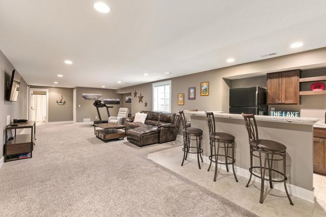 802 NW Seasons Drive, Ankeny, IA 50023