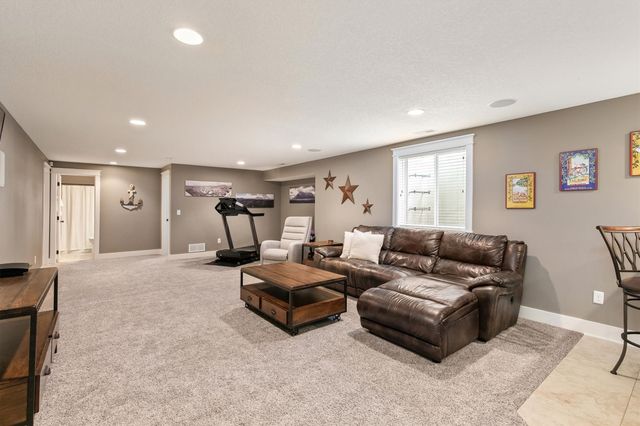 802 NW Seasons Drive, Ankeny, IA 50023