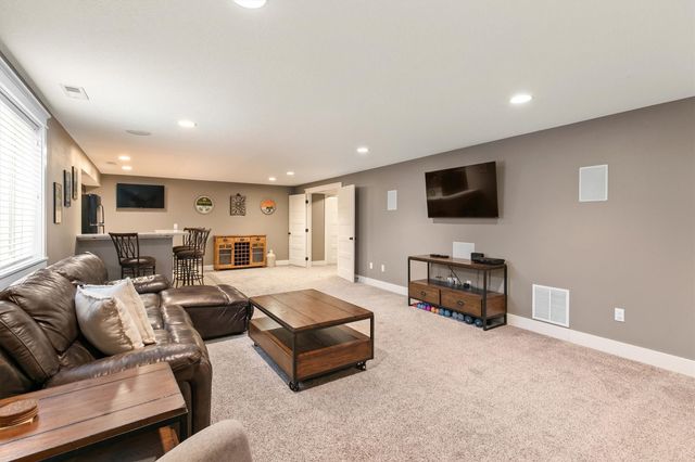 802 NW Seasons Drive, Ankeny, IA 50023