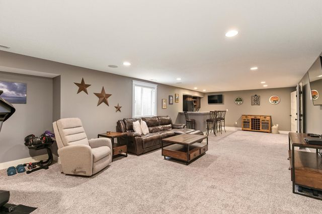 802 NW Seasons Drive, Ankeny, IA 50023