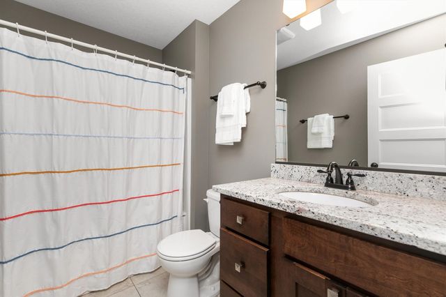 802 NW Seasons Drive, Ankeny, IA 50023