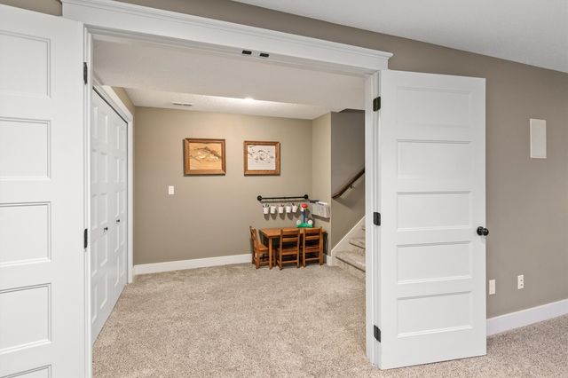 802 NW Seasons Drive, Ankeny, IA 50023