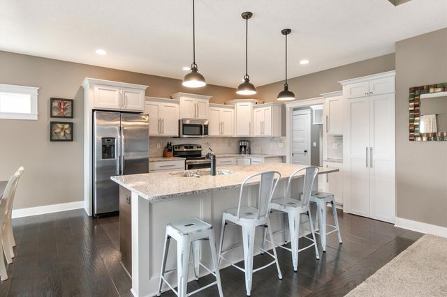 802 NW Seasons Drive, Ankeny, IA 50023