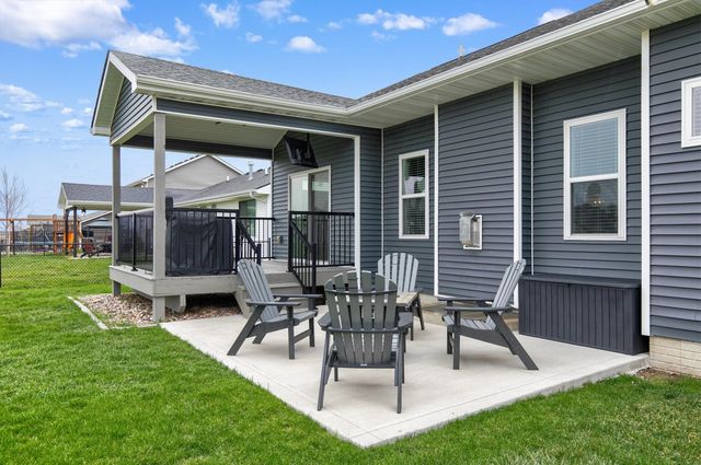 802 NW Seasons Drive, Ankeny, IA 50023