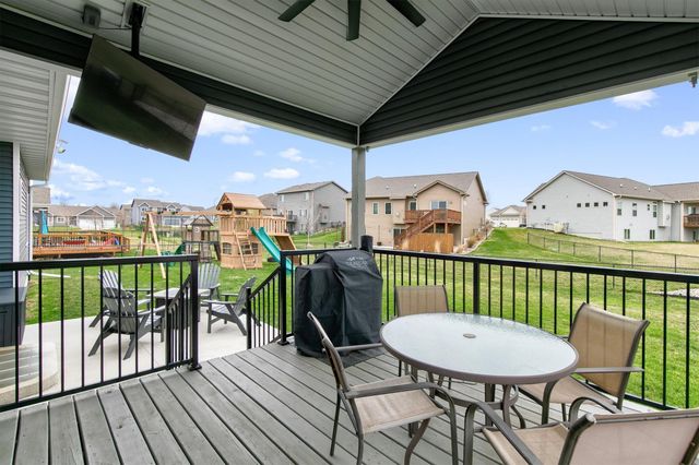 802 NW Seasons Drive, Ankeny, IA 50023