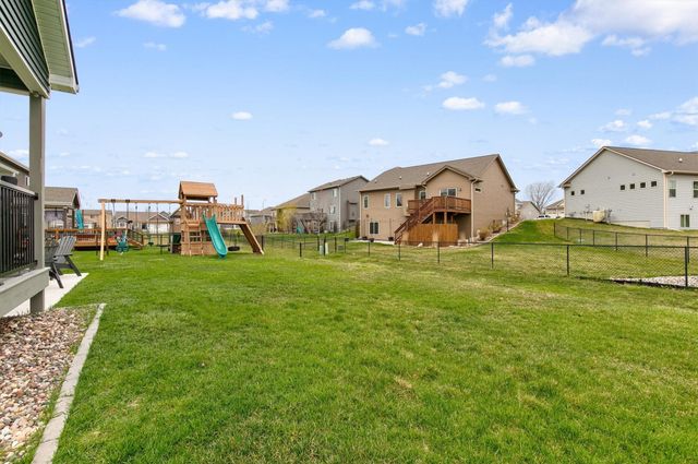 802 NW Seasons Drive, Ankeny, IA 50023