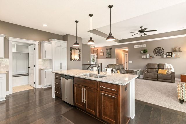 802 NW Seasons Drive, Ankeny, IA 50023