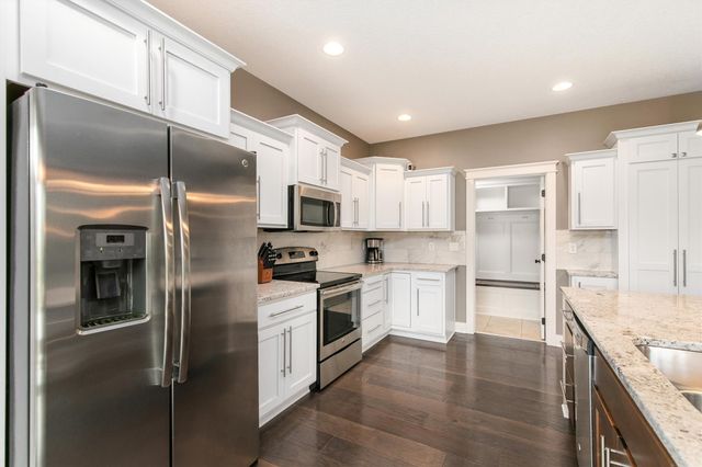 802 NW Seasons Drive, Ankeny, IA 50023