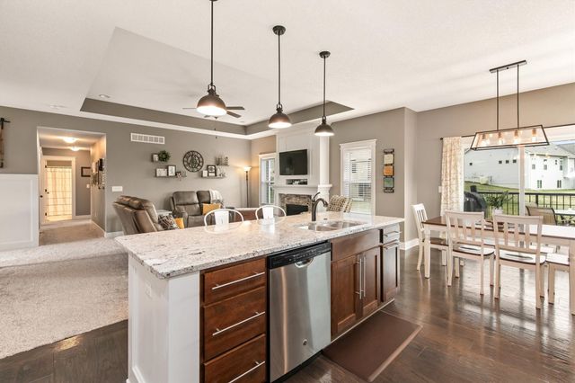 802 NW Seasons Drive, Ankeny, IA 50023