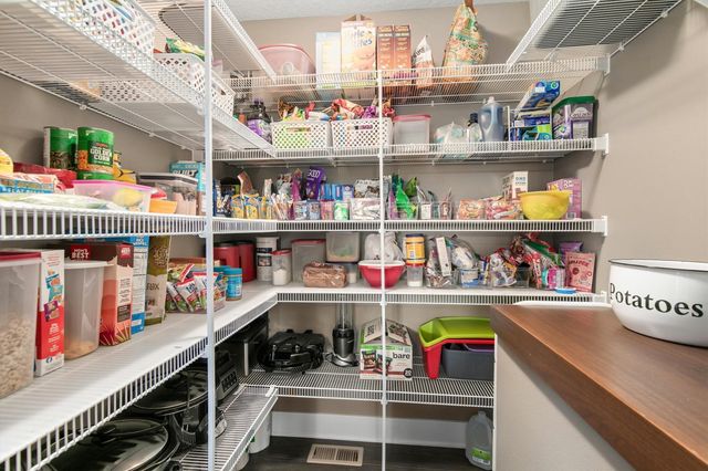 802 NW Seasons Drive, Ankeny, IA 50023