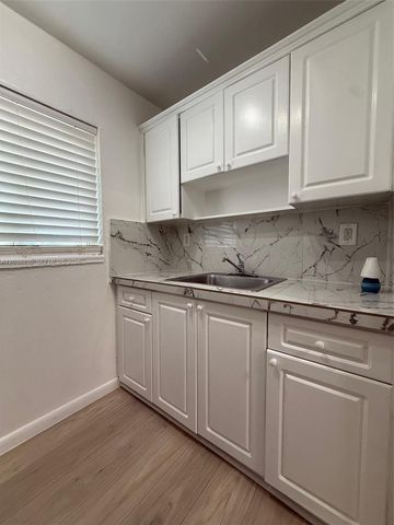 10 NW 77th St 2, Miami, FL 33150