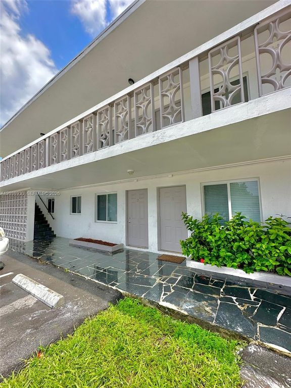 10 NW 77th St 2, Miami, FL 33150