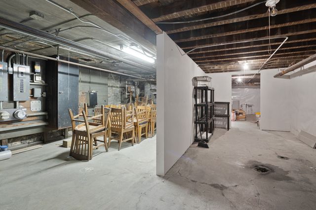4837 W Irving Park Road STORE, Chicago, IL 60641