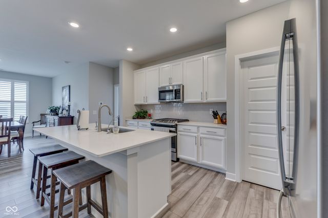 3644 Chalmers Drive, Bargersville, IN 46106