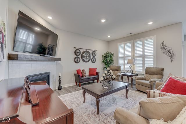 3644 Chalmers Drive, Bargersville, IN 46106