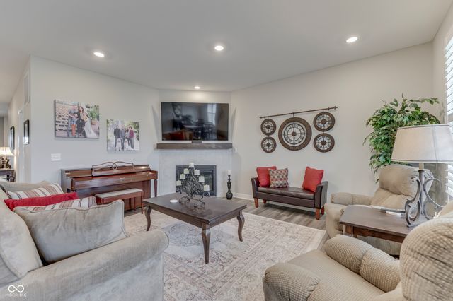 3644 Chalmers Drive, Bargersville, IN 46106