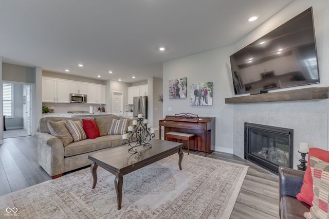 3644 Chalmers Drive, Bargersville, IN 46106