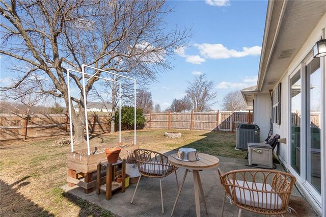 1113 Foxridge Drive, Warrensburg, MO 64093