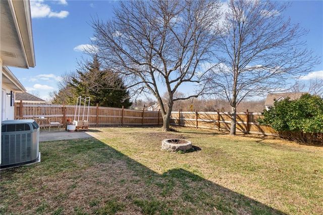 1113 Foxridge Drive, Warrensburg, MO 64093