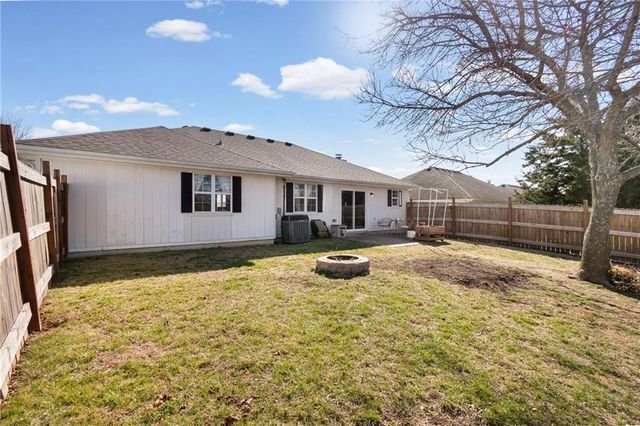 1113 Foxridge Drive, Warrensburg, MO 64093