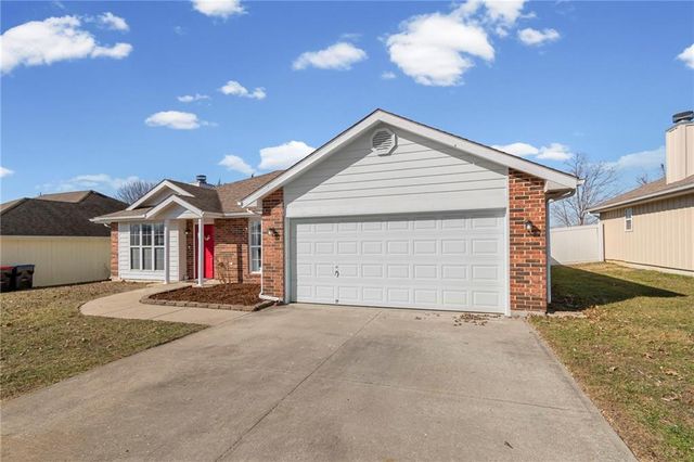 1113 Foxridge Drive, Warrensburg, MO 64093