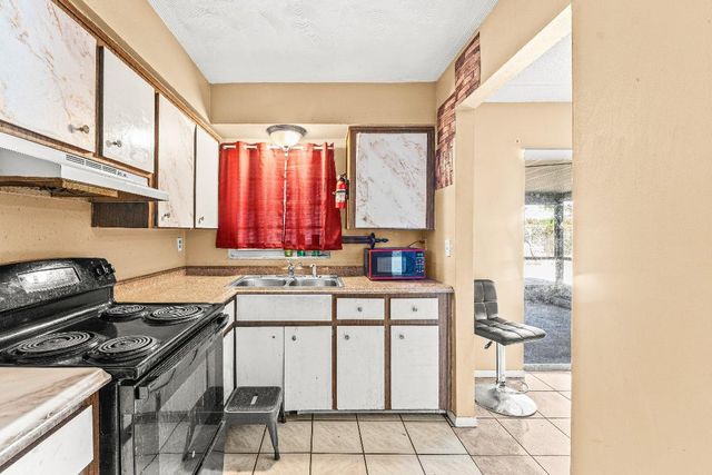 330 W 22nd Court, Riviera Beach, FL 33404