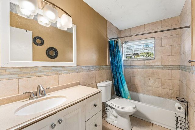 330 W 22nd Court, Riviera Beach, FL 33404