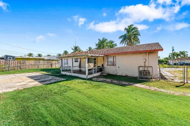 330 W 22nd Court, Riviera Beach, FL 33404